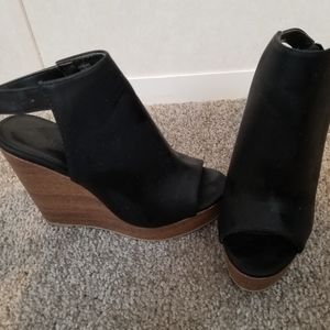 Black wedge heels